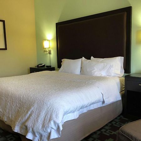 Hampton Inn & Suites Nashville At Opryland Exteriör bild
