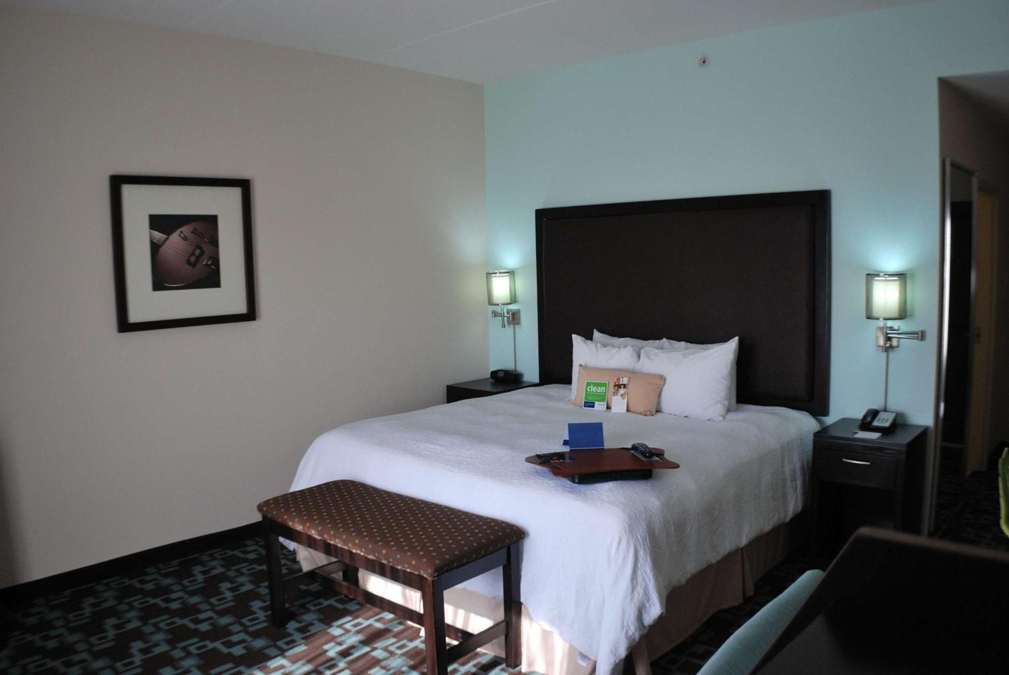 Hampton Inn & Suites Nashville At Opryland Exteriör bild